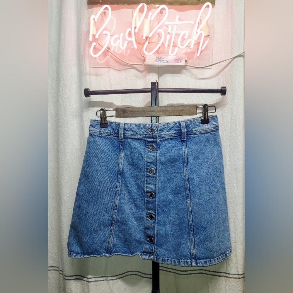 Divided by h&m, denim jean button front skirt